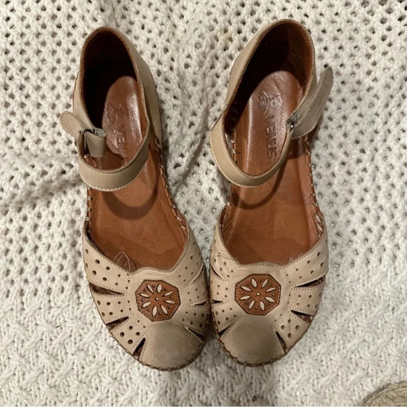 VENUS SANDALS WOMENS SIZE 41/9USA TAN COLOR LEATHER - Picture 1 of 8
